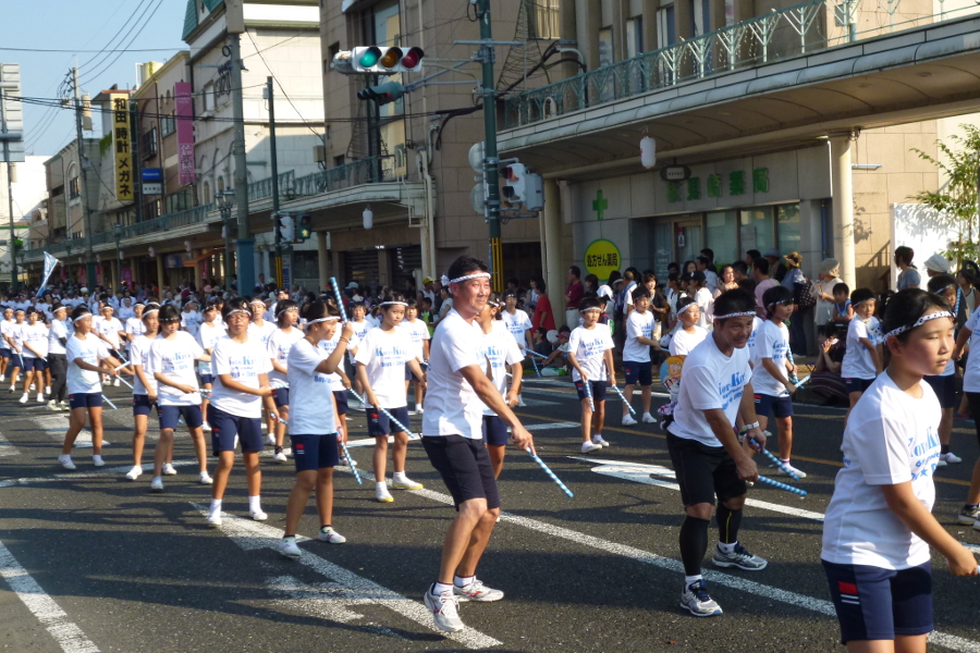 3000人以上の踊り連が市街地を練り歩く「総踊り」は迫力満点 3000人以上の踊り連が市街地を練り歩く「総踊り」は迫力満点