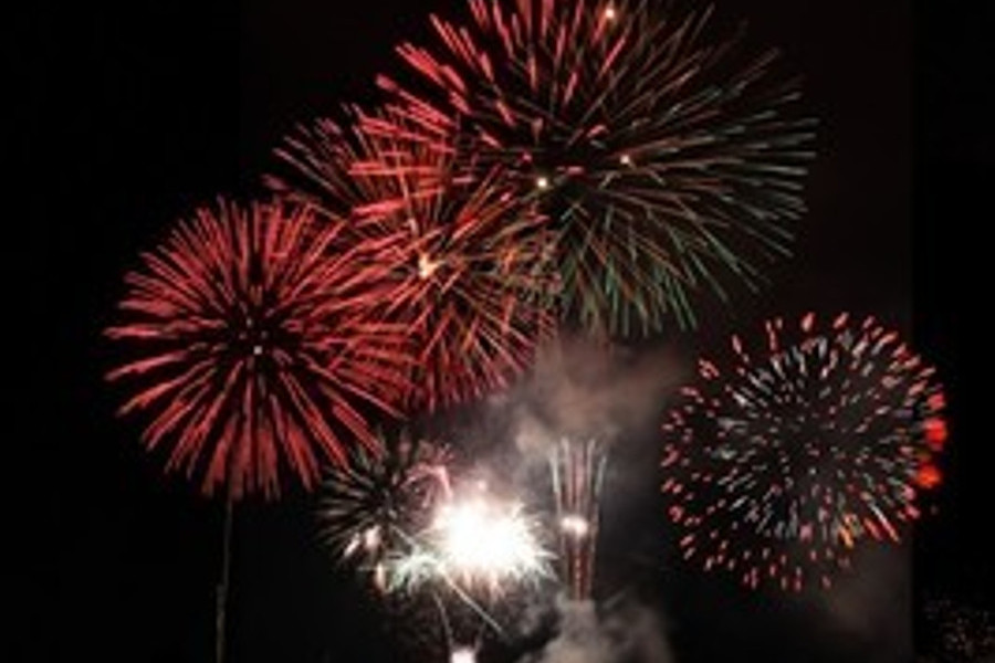 かわいい形の花火にも注目したい「かどがわ納涼花火大会」