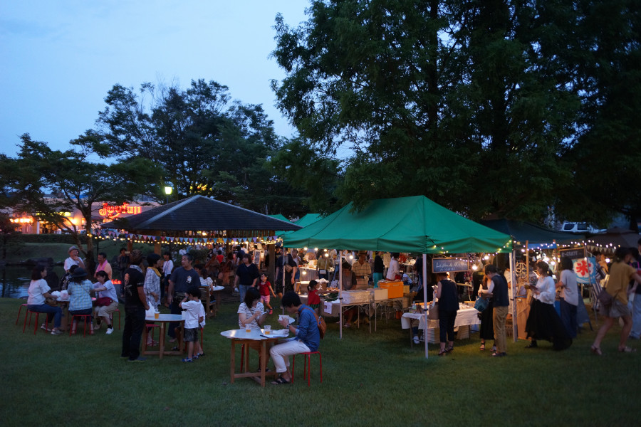 7・8・9月はナイトマーケットと称して、16時から開催します 7・8・9月はナイトマーケットと称して、16時から開催します