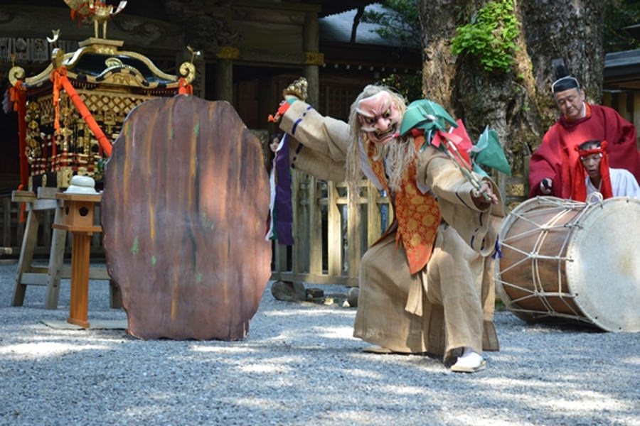 天岩戸神社に奉納される神楽
