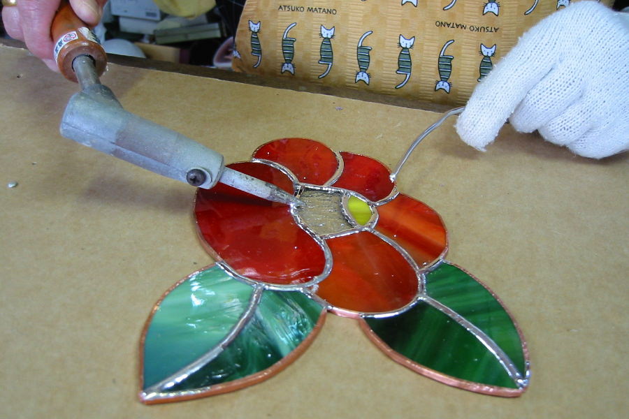 カラフルな彩りのステンドグラスに癒されます カラフルな彩りのステンドグラスに癒されます