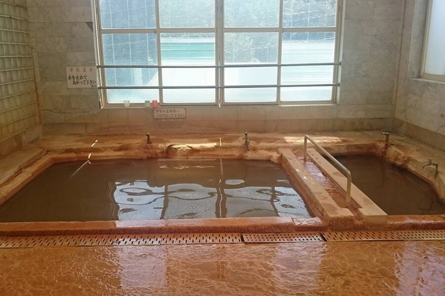 温泉ツウが通う赤茶色の冷鉱泉