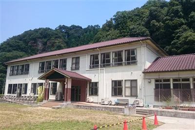 小学校の校舎を利用した「やかたの学校」