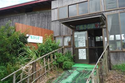 あきしげゆの玄関口。中に入るとオーナーのお母さんが出迎えてく