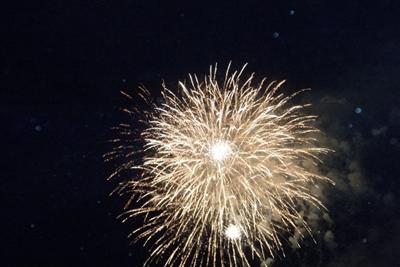 「山之口どんどんまつり」の花火で夏を締めくくろう