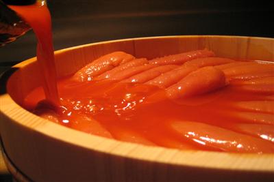 オリジナル調味液でしっかりと漬け込みます