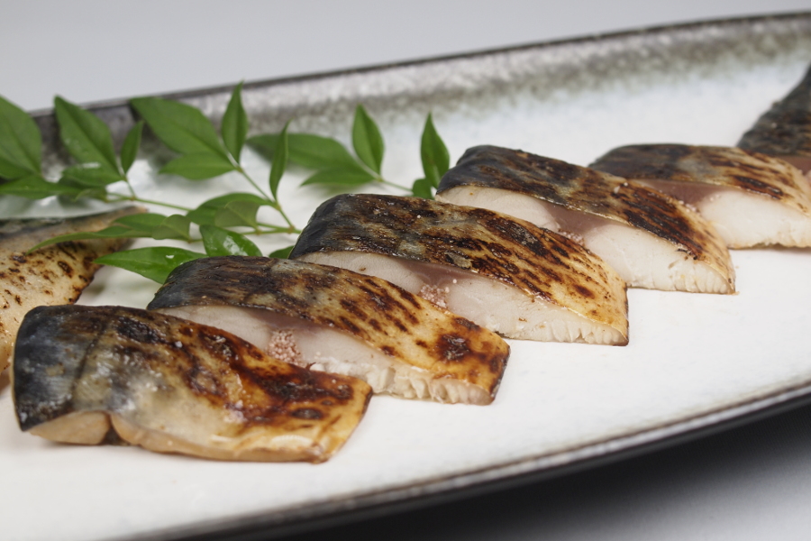 「焼きさば明太」500グラム1728円。温めるだけでごちそう