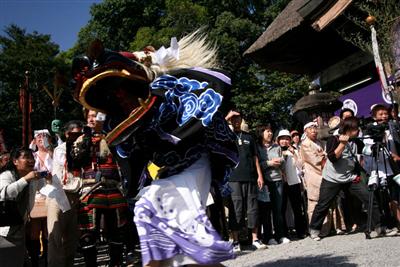市街地が時代絵巻に様変わりする「おくんち祭」の神幸行列