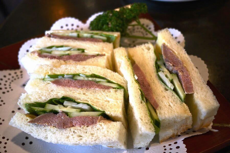 ボルシチと一緒にシェアしてどうぞ。「自家製タンサンド」850円 ボルシチと一緒にシェアしてどうぞ。「自家製タンサンド」850