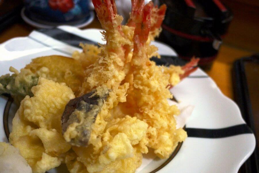 天婦羅盛合せや、郷土料理のとり天・りゅうきゅうなどもあります