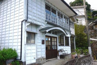 一際目立つレトロな洋館。すぐ近くに「鉄輪むし湯」があります
