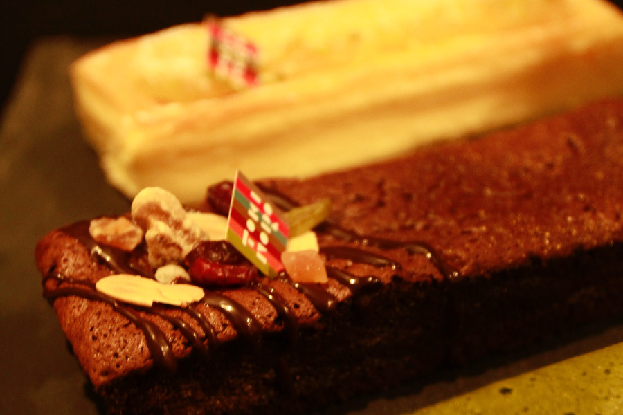 「チーズケーキ」「ガトーショコラ」。17センチのバーで土産物として喜ばれそう 「チーズケーキ」「ガトーショコラ」