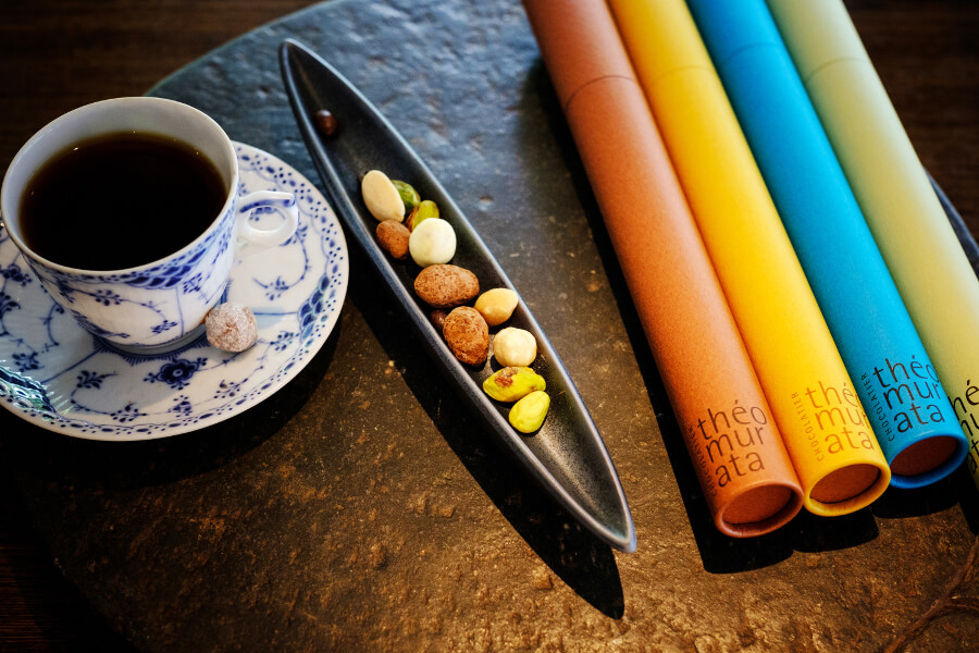 ビーンズを上質の厳選されたチョコレートでコーティング。ティータイムのお供に! ビーンズを上質の厳選されたチョコレートでコーティング