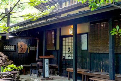 山間にひっそりと佇む「御蕎麦 ちきた」