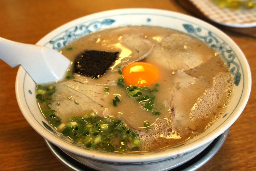とんこつの旨味を堪能できる佐賀ラーメンの人気店