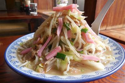 たっぷり野菜ととんこつスープの旨味が絶妙な山盛りちゃんぽん