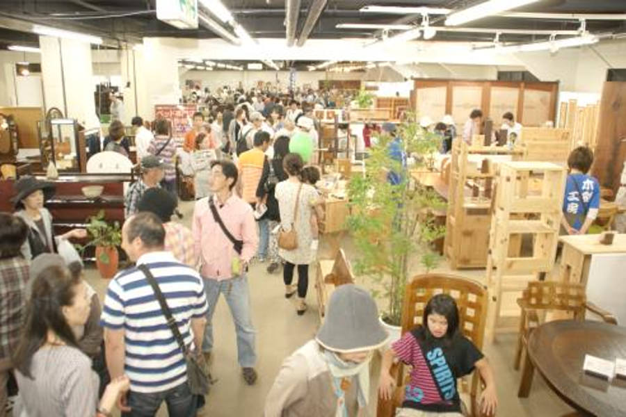 職人の技が光る大川家具がズラリ「大川木工まつり」 職人の技が光る大川家具がズラリ「大川木工まつり」