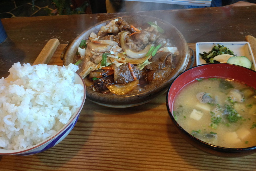 「焼肉定食」も人気がありますよ