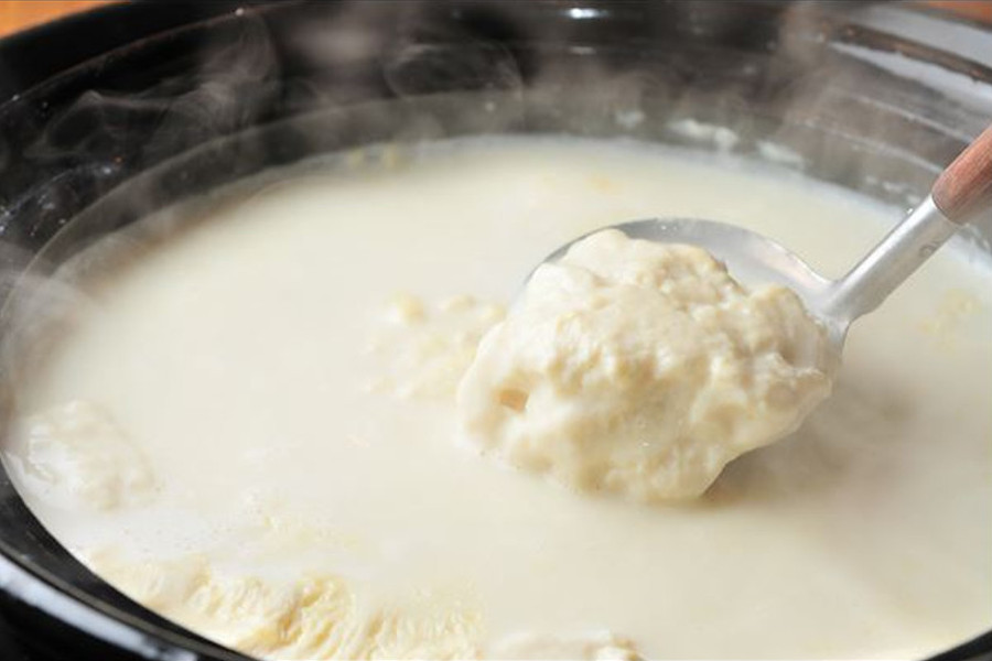 口の中でとろとろに溶ける湯豆腐を味わって 口の中でとろとろに溶ける湯豆腐を味わって