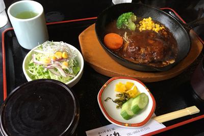 「ハンバーグランチ」はジャポネソースにつなぎの少ないハンバー