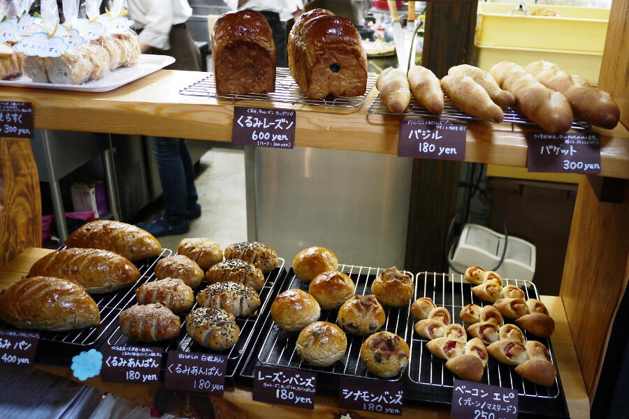 テイクアウトできる自家製パンやカフェメニューも豊富です テイクアウトできる自家製パンやカフェメニューも豊富です