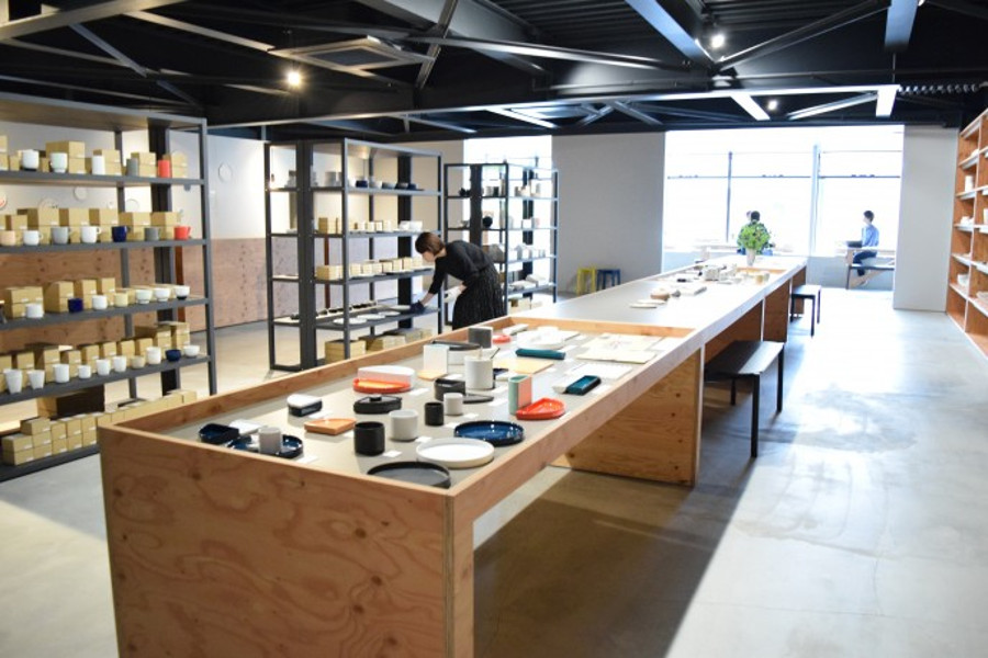 世界最大規模の有田焼専門ショッピングモール「アリタセラ」 世界最大規模の有田焼専門ショッピングモール「アリタセラ」