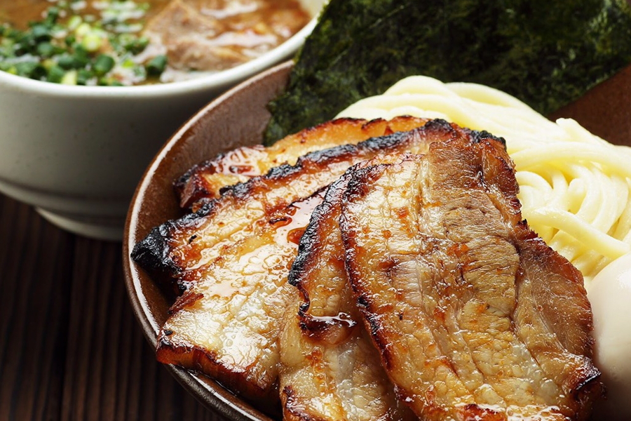濃厚なつけ汁で食べる炙りチャーシューつけ麺 濃厚なつけ汁で食べる炙りチャーシューつけ麺