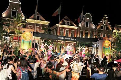 会場はアムステルダム広場