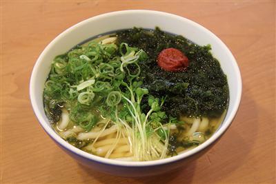 森口さん一押し。さっぱり食べられる「梅あおさうどん590円」