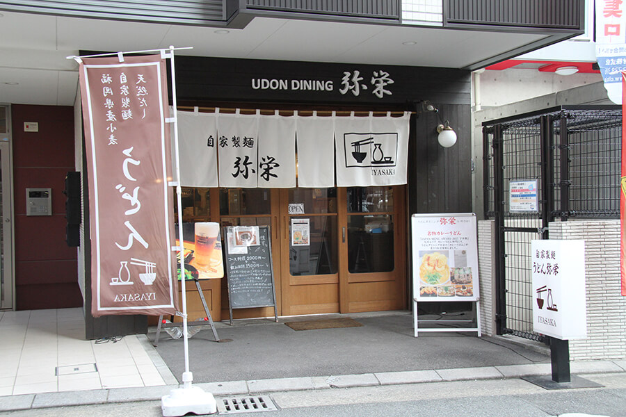 博多駅から竹下通りを南下したところにあります 博多駅から竹下通りを南下したところにあります