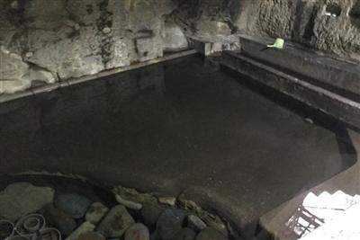 温度は38度程度のぬる湯。ゆっくりと湯につかれます