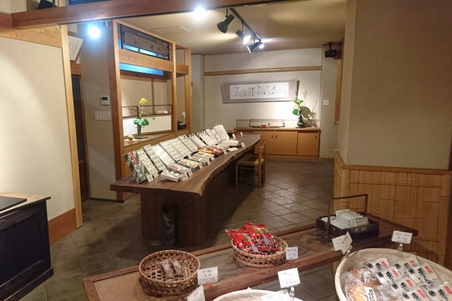 “できたて”は本店でしか味わうことができません “できたて”は本店でしか味わうことができません