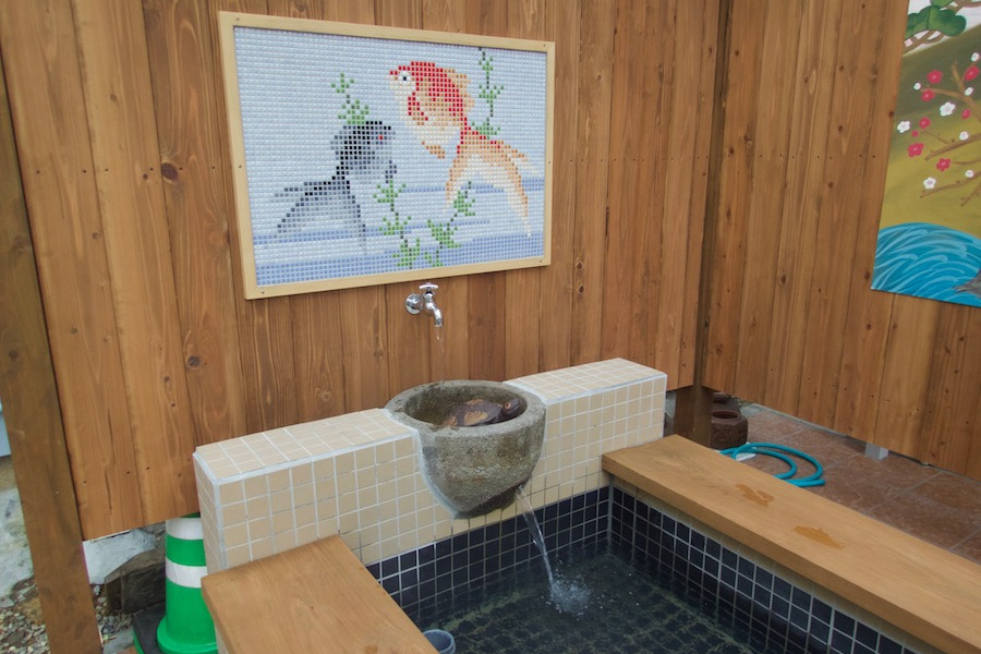 源泉は無料で飲泉可能。オリジナルカップも販売予定 源泉は無料で飲泉可能。オリジナルカップも販売予定