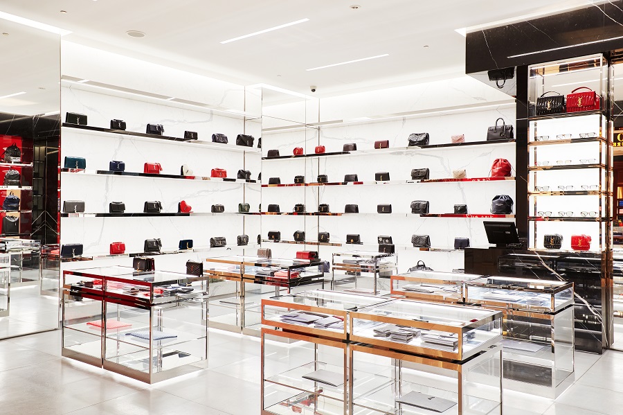 憧れのバッグが並ぶ、モダンでシックな雰囲気の店内 憧れのバッグが並ぶ、モダンでシックな雰囲気の店内