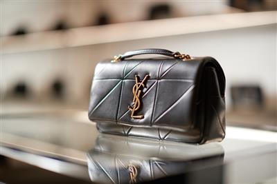 YSLロゴが輝く「Jamie Bag（スモールサイズ）」