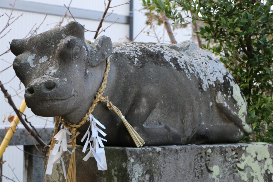 名工山内利兵衛の壱岐牛の石像