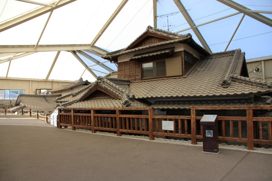 被災家屋11棟のうち3頭は雨風から守るためテント内に保存されています 被災家屋11棟のうち3頭は雨風から守るためテント内に保存され
