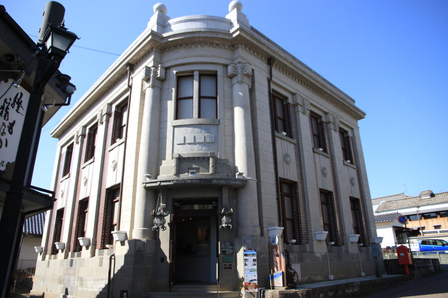大正14年に建てられた銀行を改装した建物