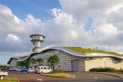 屋根の形が特徴的な一支国博物館