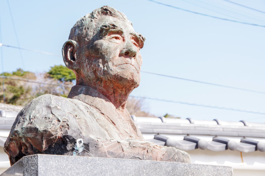 松永安左エ門の胸像