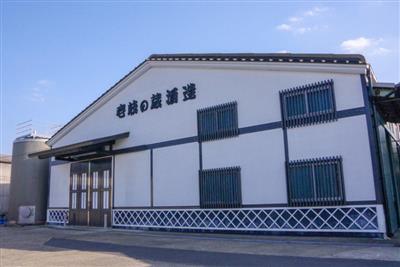 3階建ての焼酎工場では、効率的に焼酎作りが行われています