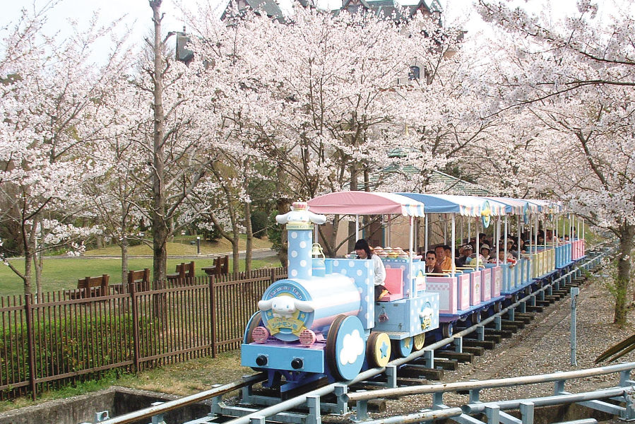 花見も楽しめる「ハーモニーランド」 花見も楽しめる「ハーモニーランド」