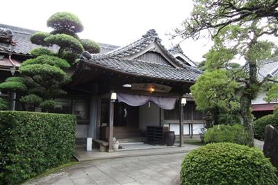 重要文化財の建物で食を楽しみます