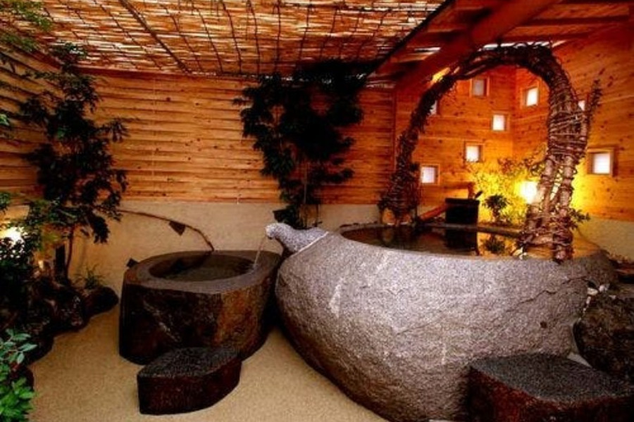 大きな急須の中で湯浴みを楽しんで 大きな急須の中で湯浴みを楽しんで