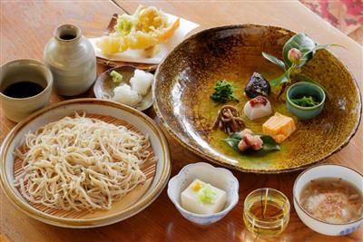 自慢の1品が「隠庵」