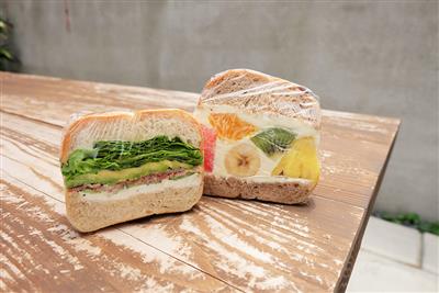 アボカドなどのカラフルな野菜ぎっしり