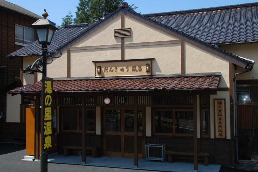 歴史のある共同浴場も少しずつリニューアルされています 歴史のある共同浴場も少しずつリニューアルされています