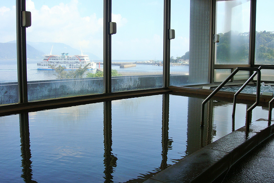 温泉からは錦江湾が一望でき、眺めも楽しめます 温泉からは錦江湾が一望でき、眺めも楽しめます