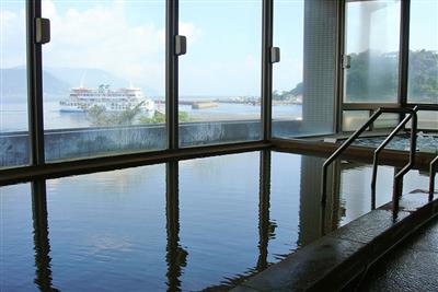 温泉からは錦江湾が一望でき、眺めも楽しめます