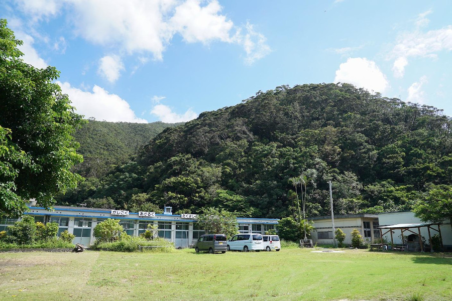 かつて使われていた学校がそのまま残っています かつて使われていた学校がそのまま残っています